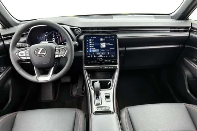 Lexus LBX (2026) thumbnail 4
