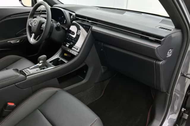 Lexus LBX (2026) thumbnail 6