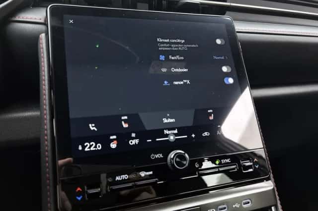 Lexus LBX (2026) thumbnail 9