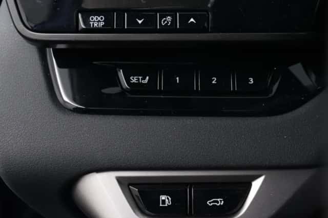 Lexus RX (2024) thumbnail 28
