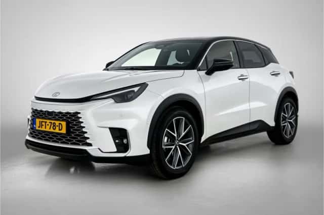 Lexus LBX (2025) thumbnail 1