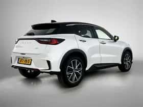 Lexus LBX (2025) thumbnail 2