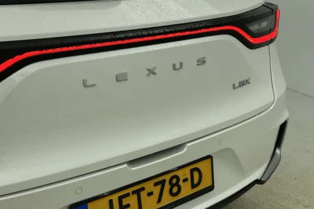 Lexus LBX (2025) thumbnail 16