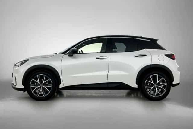 Lexus LBX (2025) thumbnail 3