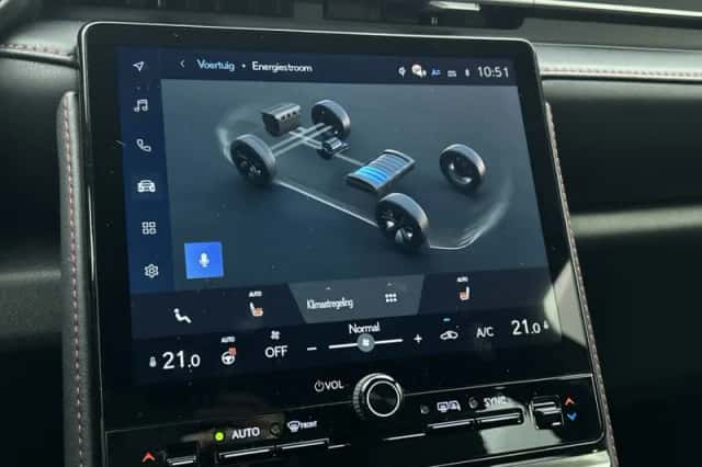 Lexus LBX (2025) thumbnail 22