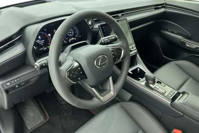 Lexus LBX (2025) thumbnail 31