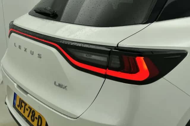 Lexus LBX (2025) thumbnail 38