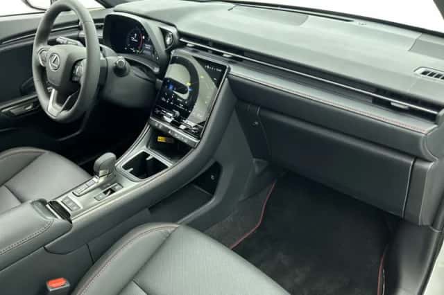 Lexus LBX (2025) thumbnail 6
