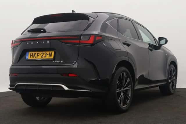 Lexus NX (2022) thumbnail 2