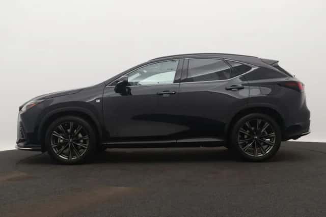 Lexus NX (2022) thumbnail 3
