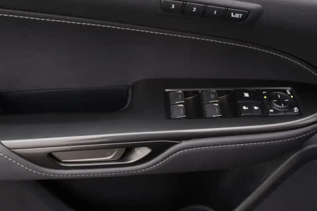 Lexus NX (2022) thumbnail 33