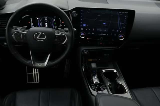 Lexus NX (2022) thumbnail 5