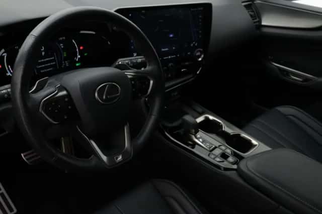 Lexus NX (2022) thumbnail 7
