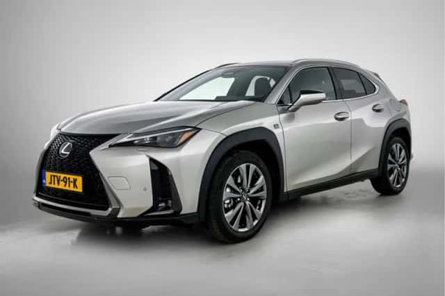 Lexus UX (2026) thumbnail 1