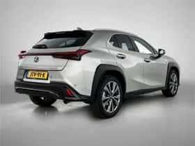 Lexus UX (2026) thumbnail 2