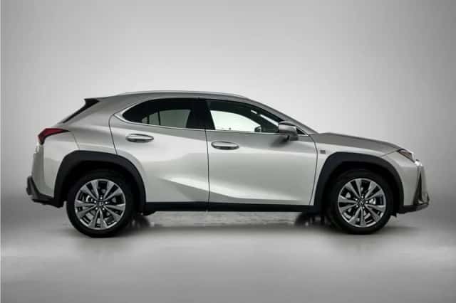Lexus UX (2026) thumbnail 11