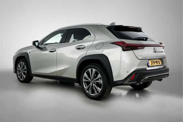 Lexus UX (2026) thumbnail 13