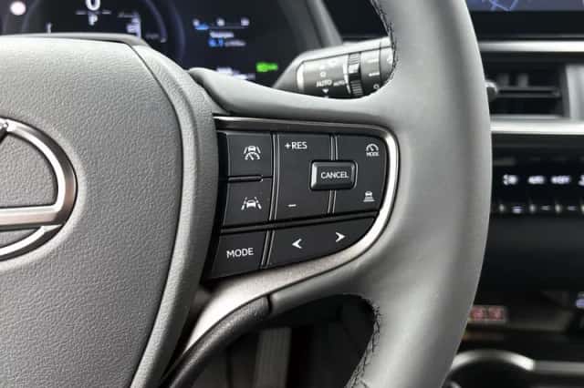 Lexus UX (2026) thumbnail 14