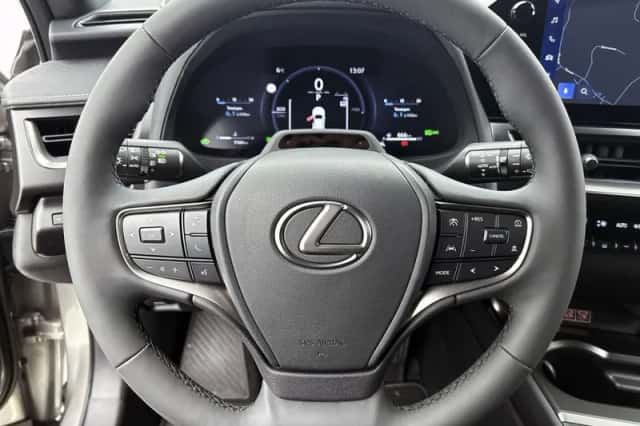 Lexus UX (2026) thumbnail 17