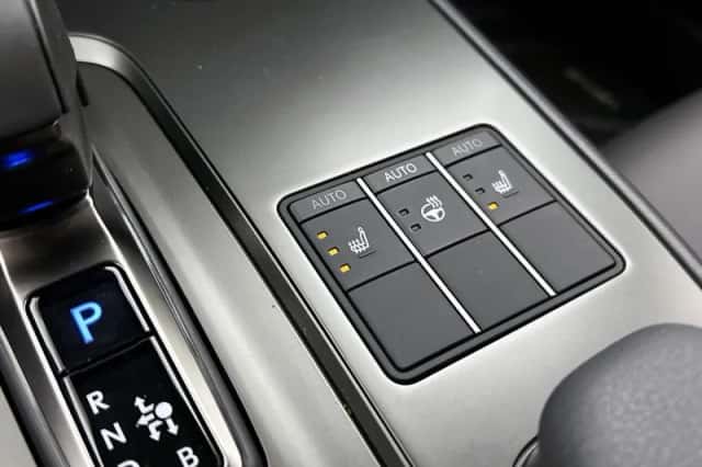 Lexus UX (2026) thumbnail 18
