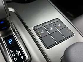Lexus UX (2026) thumbnail 18