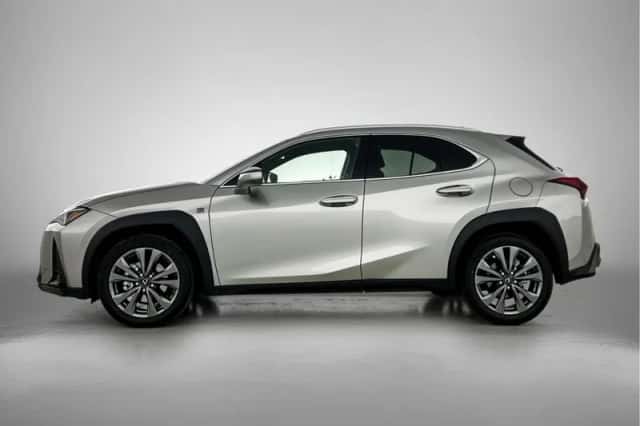 Lexus UX (2026) thumbnail 3