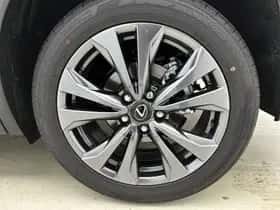 Lexus UX (2026) thumbnail 23