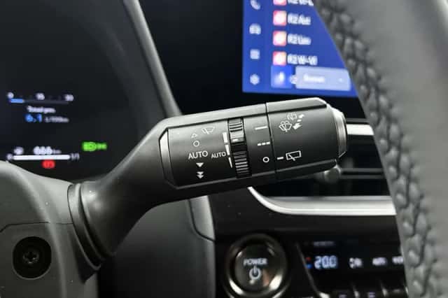 Lexus UX (2026) thumbnail 26