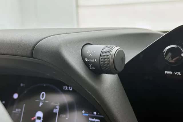 Lexus UX (2026) thumbnail 28