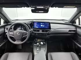 Lexus UX (2026) thumbnail 4