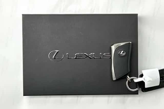 Lexus UX (2026) thumbnail 33