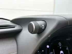 Lexus UX (2026) thumbnail 36