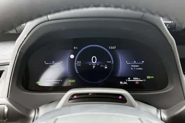 Lexus UX (2026) thumbnail 5