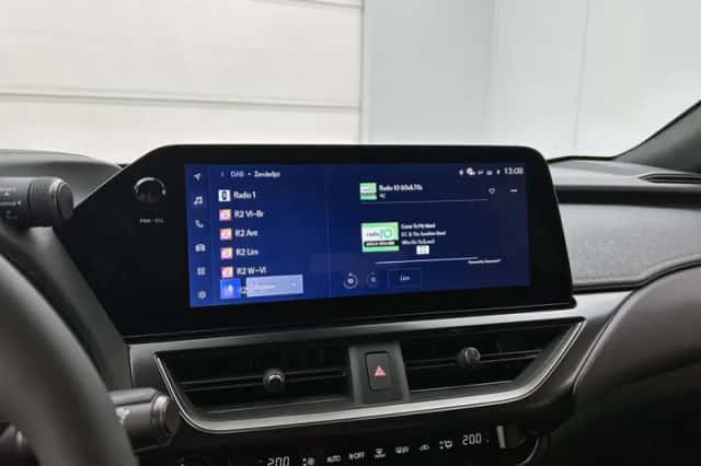 Lexus UX (2026) thumbnail 7