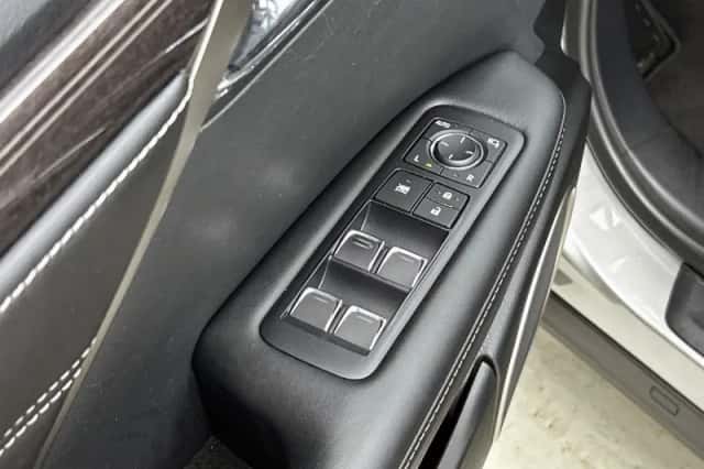 Lexus RX (2019) thumbnail 24