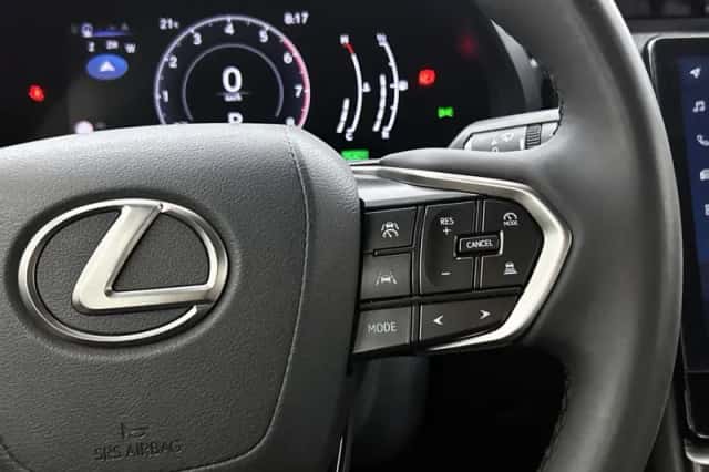 Lexus LBX (2025) thumbnail 14