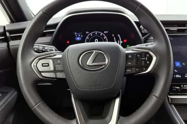 Lexus LBX (2025) thumbnail 17