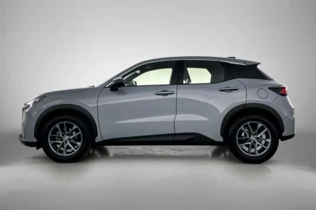 Lexus LBX (2025) thumbnail 3