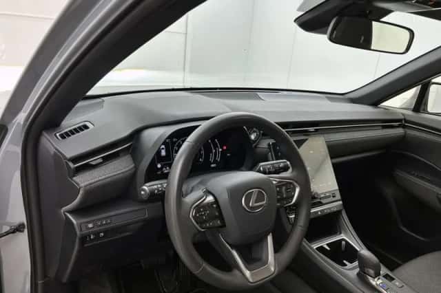 Lexus LBX (2025) thumbnail 31