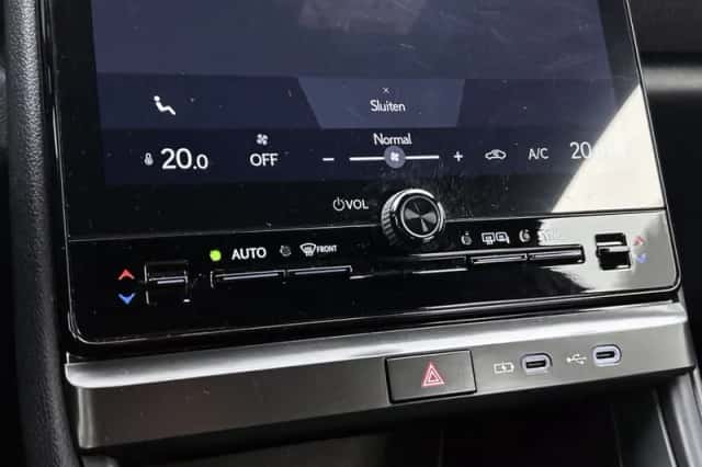 Lexus LBX (2025) thumbnail 9