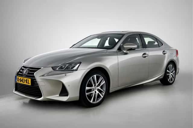 Lexus IS (2021) thumbnail 1