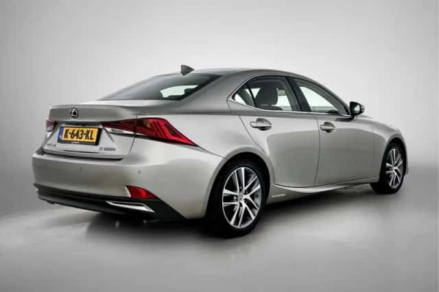 Lexus IS (2021) thumbnail 2