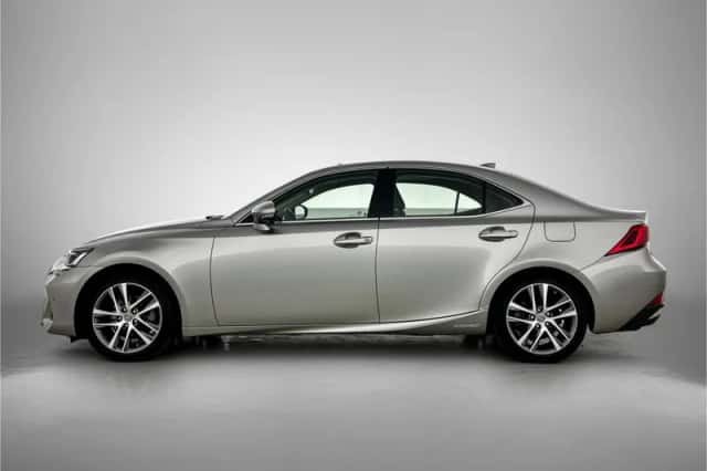 Lexus IS (2021) thumbnail 3