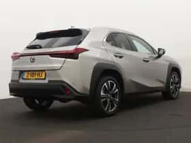 Lexus UX (2024) thumbnail 2