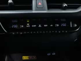 Lexus UX (2024) thumbnail 11