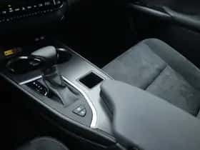 Lexus UX (2024) thumbnail 12
