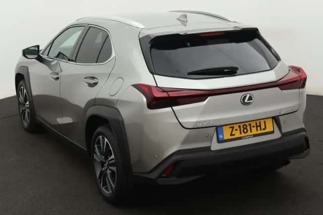 Lexus UX (2024) thumbnail 16