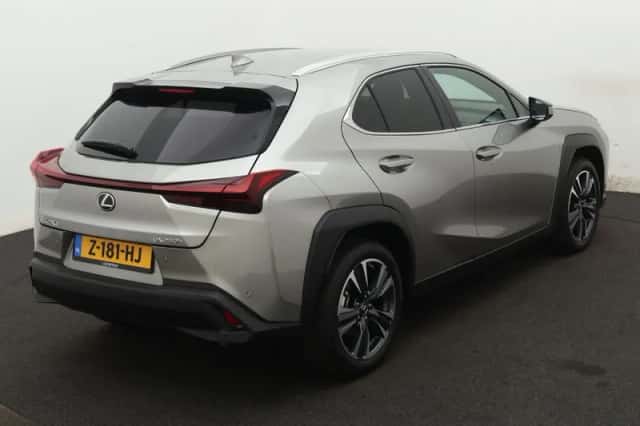 Lexus UX (2024) thumbnail 17