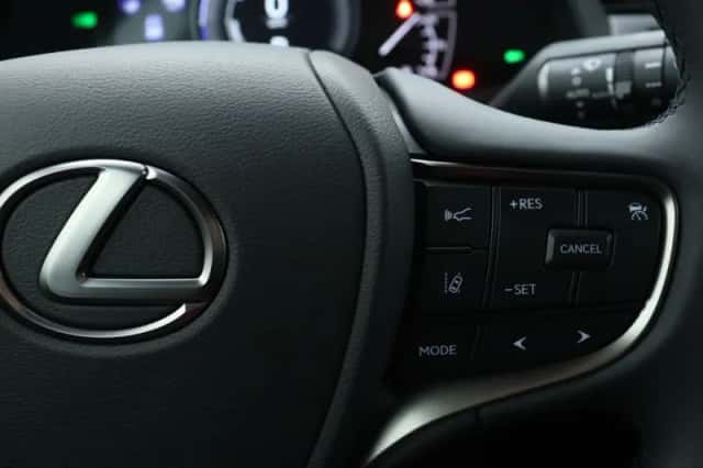 Lexus UX (2024) thumbnail 22