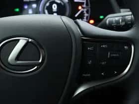 Lexus UX (2024) thumbnail 22
